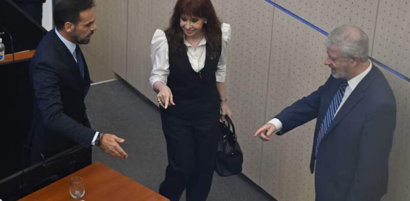 Cristina Kirchner declaró en la causa Cuadernos y no respondió preguntas: “Me puedo morir presa con este Poder Judicial” imagen-6