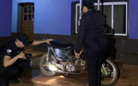 Recortó el escape para hacer más ruido con explosiones: la Policía lo interceptó y se quedó sin moto imagen-5