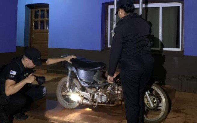 Recortó el escape para hacer más ruido con explosiones: la Policía lo interceptó y se quedó sin moto imagen-6
