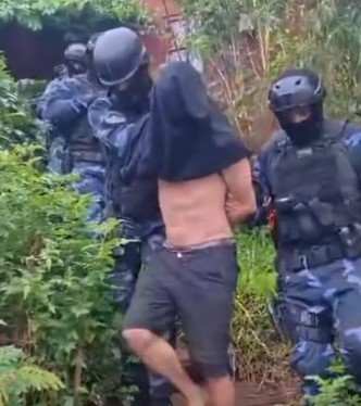 Atraparon en un allanamiento a un asaltante acusado de un robo domiciliario: habría sustraído armas de fuego y dinero imagen-13