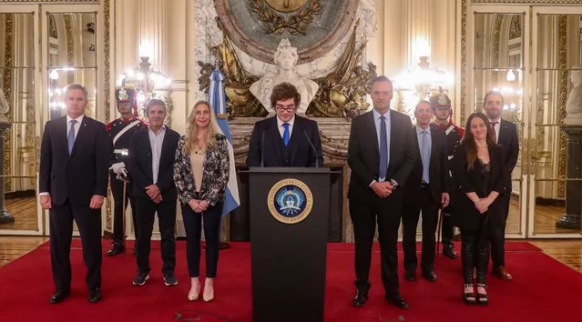 Javier Milei en cadena nacional sobre el fallo que avaló la estatización de YPF: "Expropiar está mal" imagen-14