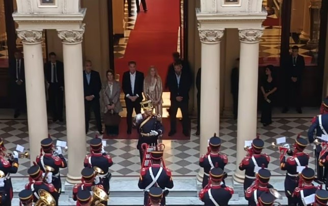 La fiesta privada de Karina Milei con los Granaderos de Casa Rosada al ritmo de ABBA 3 La fiesta privada de Karina Milei con los Granaderos de Casa Rosada al ritmo de ABBA imagen-2