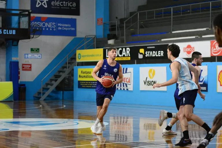 Básquet: OTC sale de gira y enfrenta a Ferro imagen-51