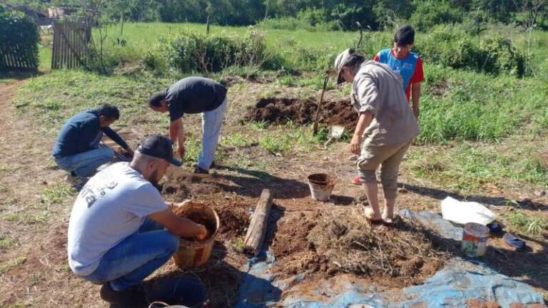 "Manos a la Tierra": Proyecto que rescata el barro para transformar la salud y el hábitat en viviendas populares imagen-2