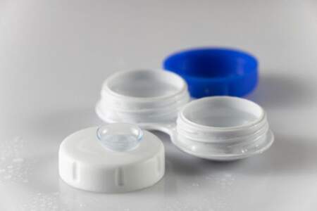 La Anmat prohibió una marca de lentes de contacto y soluciones multipropósito por riesgos para la salud imagen-2