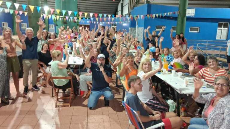 El primer “Mateando con los abuelos” reunió a 150 adultos mayores en Puerto Rico con bingo, merienda y concursos tradicionales imagen-11