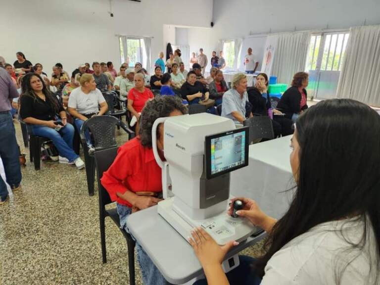 Almafuerte recibió al programa Mirar Mejor con atención oftalmológica gratuita y entrega de anteojos para vecinos de la zona imagen-27