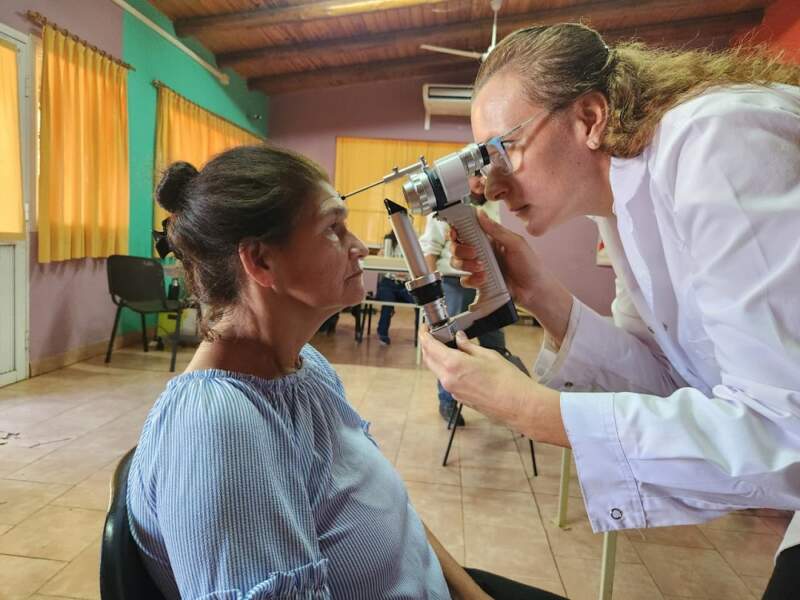 El programa Mirar Mejor llegó a Capioví con atención oftalmológica gratuita y permitió a cientos de vecinos acceder a diagnósticos, anteojos y derivaciones imagen-10
