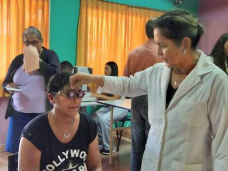 El programa Mirar Mejor llegó a Capioví con atención oftalmológica gratuita y permitió a cientos de vecinos acceder a diagnósticos, anteojos y derivaciones imagen-5