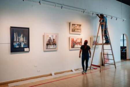 “Ellas y yo”: Chiquitina Engel inaugura una muestra que reúne cartas, estampillas y memoria familiar imagen-8