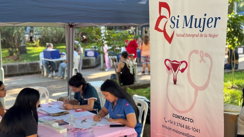 Operativo de salud por el Mes de la Mujer acercó controles médicos, estudios y asesoramiento integral en la plaza San Martín de Posadas imagen-7