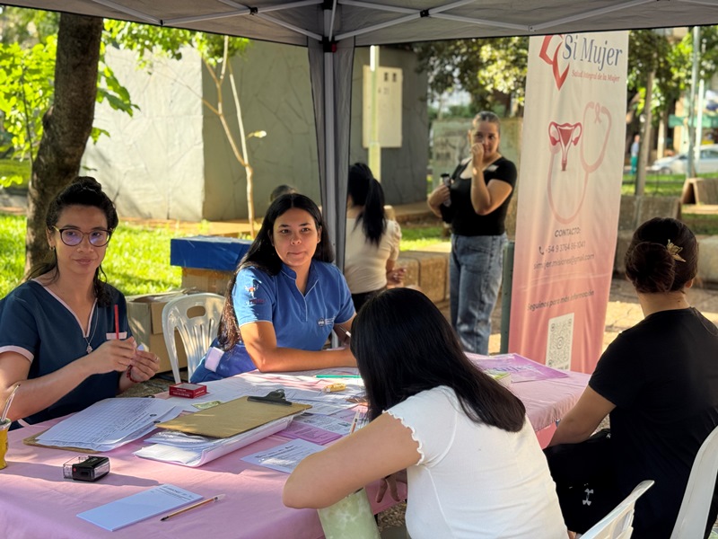 Operativo de salud por el Mes de la Mujer acercó controles médicos, estudios y asesoramiento integral en la plaza San Martín de Posadas imagen-3