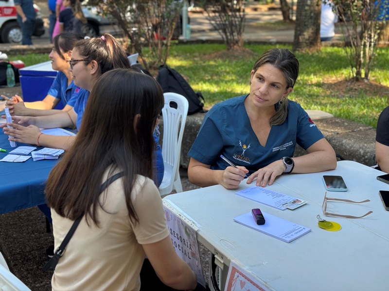 Operativo de salud por el Mes de la Mujer acercó controles médicos, estudios y asesoramiento integral en la plaza San Martín de Posadas imagen-7