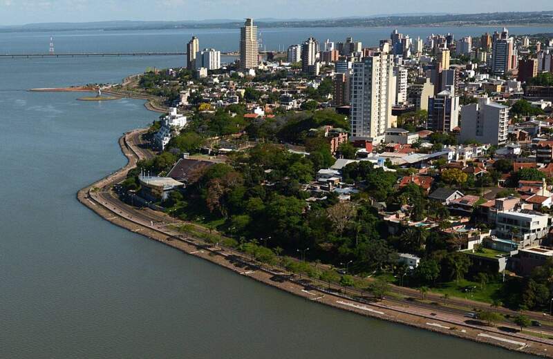 Posadas se despegó del NEA con la menor pobreza de la región imagen-12