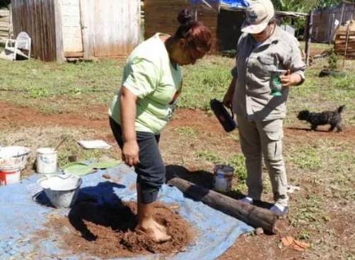 "Manos a la Tierra": Proyecto que rescata el barro para transformar la salud y el hábitat en viviendas populares 9 "Manos a la Tierra": Proyecto que rescata el barro para transformar la salud y el hábitat en viviendas populares imagen-8