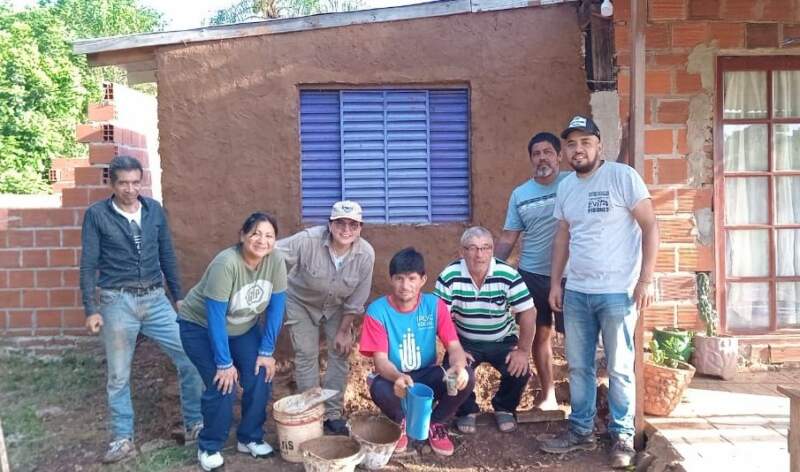 "Manos a la Tierra": Proyecto que rescata el barro para transformar la salud y el hábitat en viviendas populares 13 "Manos a la Tierra": Proyecto que rescata el barro para transformar la salud y el hábitat en viviendas populares imagen-12