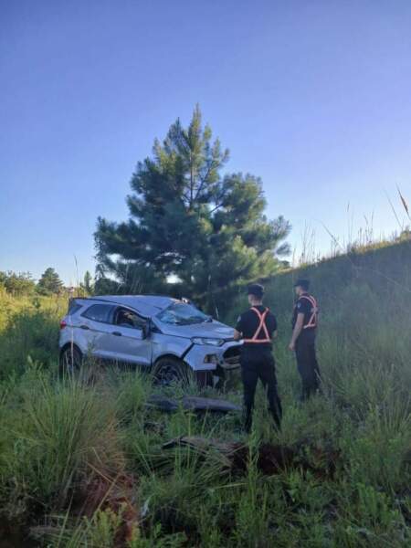 Automovilista perdió el control y terminó en la banquina en El Soberbio imagen-5