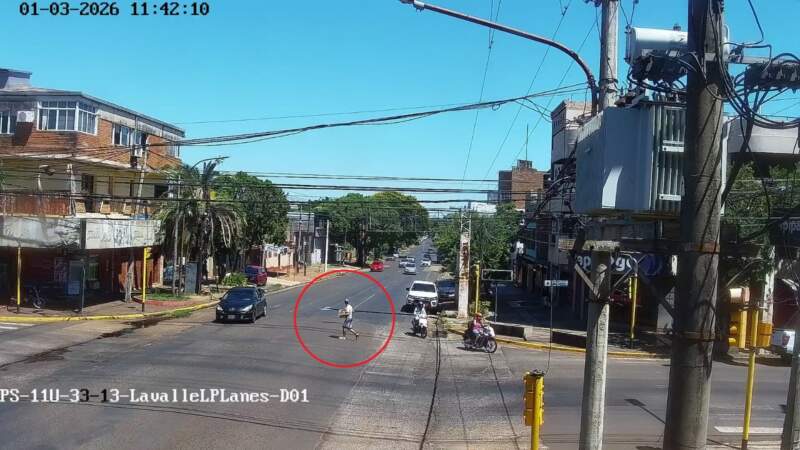 Irrumpió armado en una farmacia, se llevó dinero y fue capturado tras un rápido despliegue policial 5 Irrumpió armado en una farmacia, se llevó dinero y fue capturado tras un rápido despliegue policial imagen-4