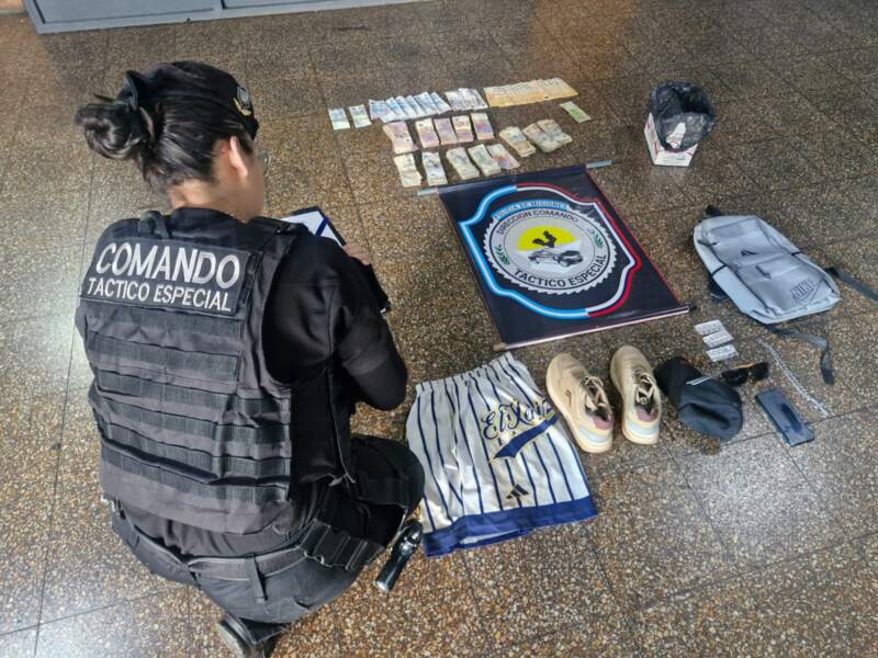 Irrumpió armado en una farmacia, se llevó dinero y fue capturado tras un rápido despliegue policial 3 Irrumpió armado en una farmacia, se llevó dinero y fue capturado tras un rápido despliegue policial imagen-2