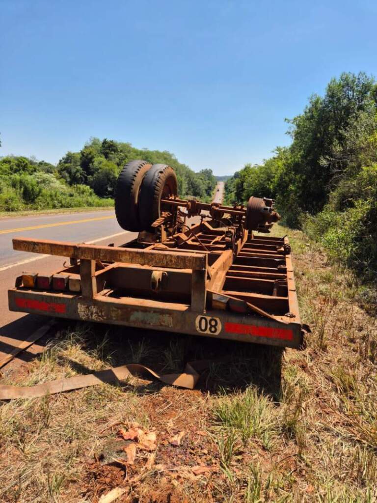Caraguatay: un camión perdió el acoplado y la carga terminó en la banquina de la Ruta Nacional 12 imagen-49