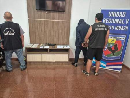 Robos millonarios en Puerto Iguazú: lo atraparon armado y con droga lista para la venta Robos millonarios en Puerto Iguazú: lo atraparon armado y con droga lista para la venta imagen-2