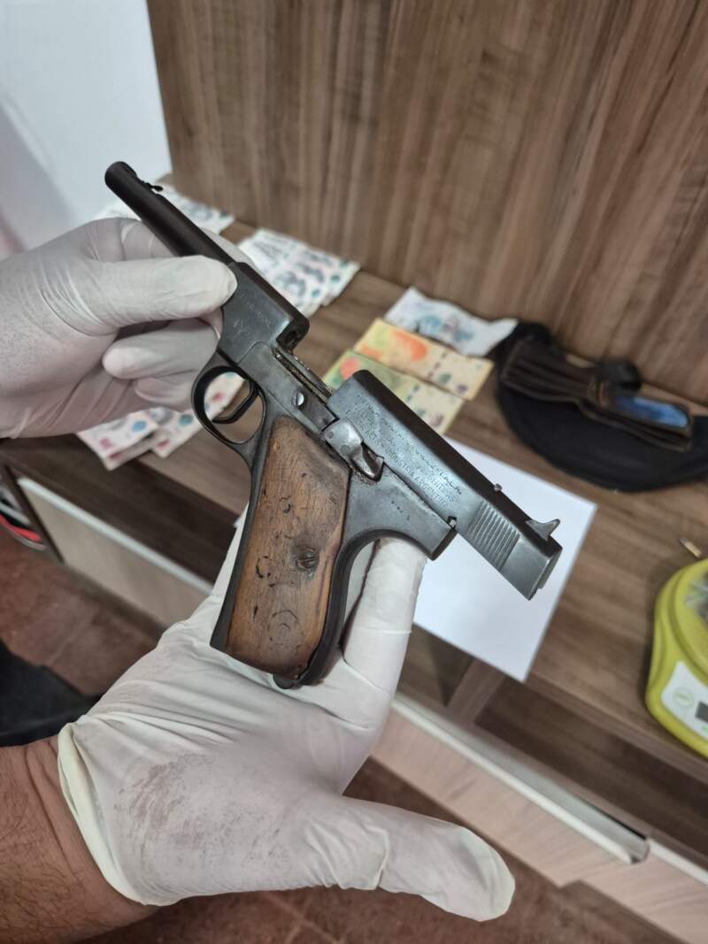 Robos millonarios en Puerto Iguazú: lo atraparon armado y con droga lista para la venta imagen-2