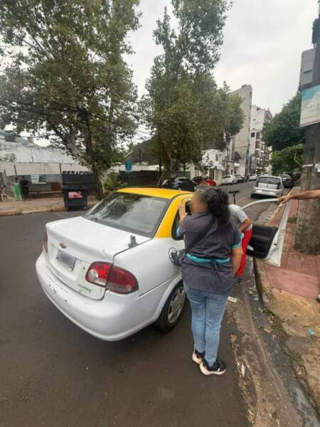 Colisión entre dos vehículos dejó lesionados en la zona céntrica de Posadas imagen-10