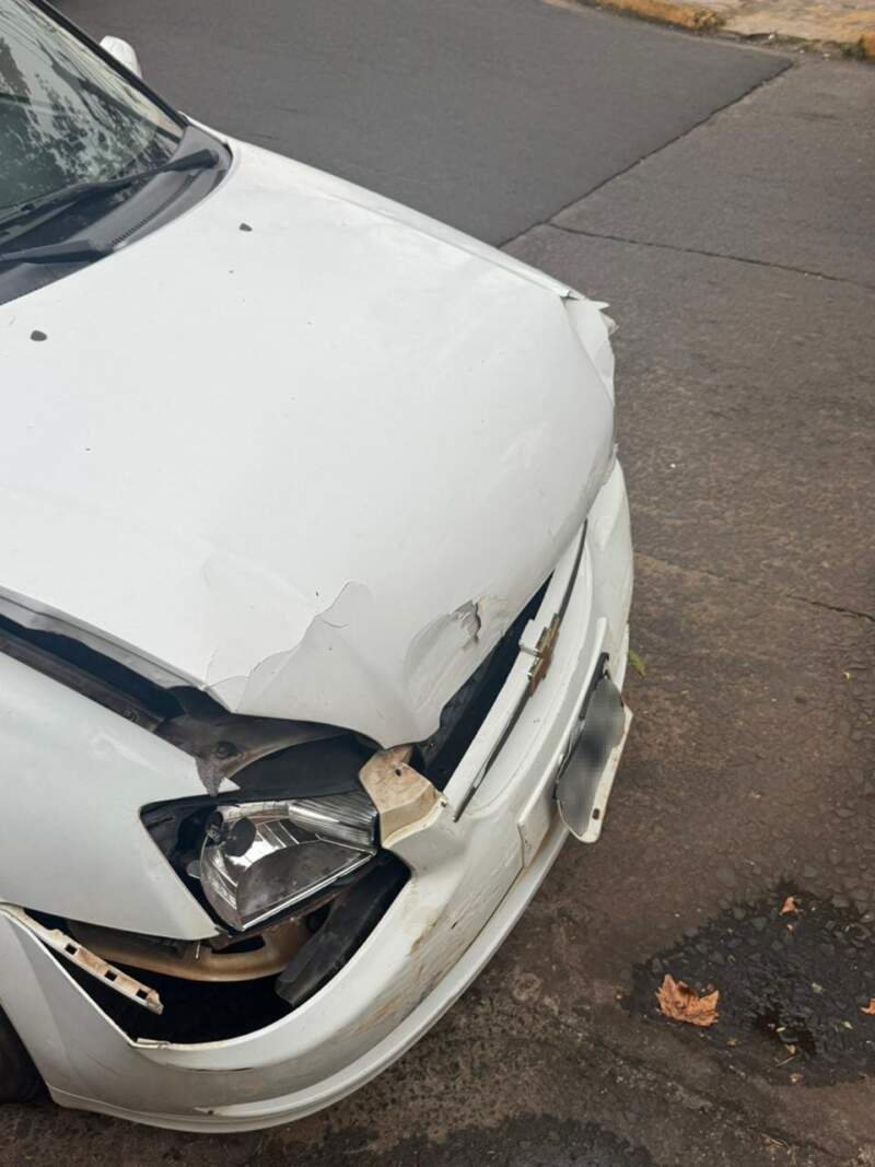 Colisión entre dos vehículos dejó lesionados en la zona céntrica de Posadas 3 Colisión entre dos vehículos dejó lesionados en la zona céntrica de Posadas imagen-2