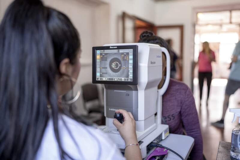 Passalacqua acompañó un nuevo operativo de Mirar Mejor en Panambí: “Todo lo que uno puede dar, se debe dar con cariño, con amor y muy cerquita de la gente” 21 Passalacqua acompañó un nuevo operativo de Mirar Mejor en Panambí: “Todo lo que uno puede dar, se debe dar con cariño, con amor y muy cerquita de la gente” imagen-20