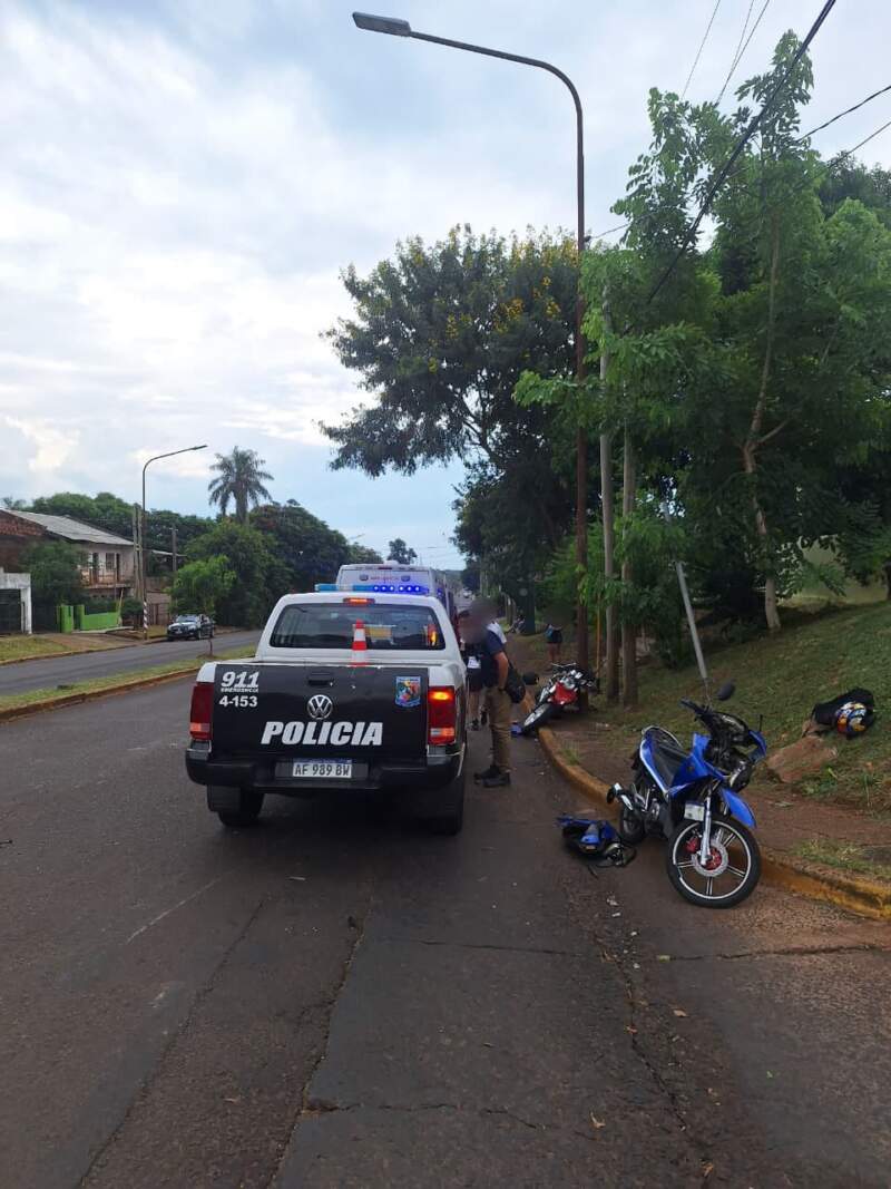 Siniestro vial entre motocicletas dejó dos lesionados en Posadas imagen-2