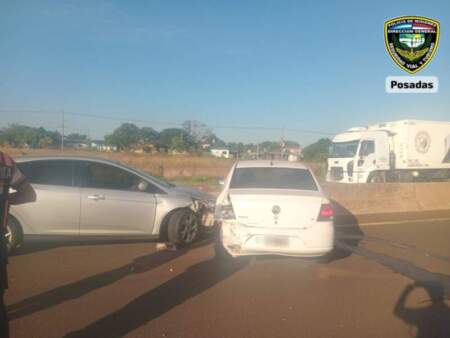 Colisión entre dos autos sin lesionados sobre el Acceso Sur en Garupá imagen-5