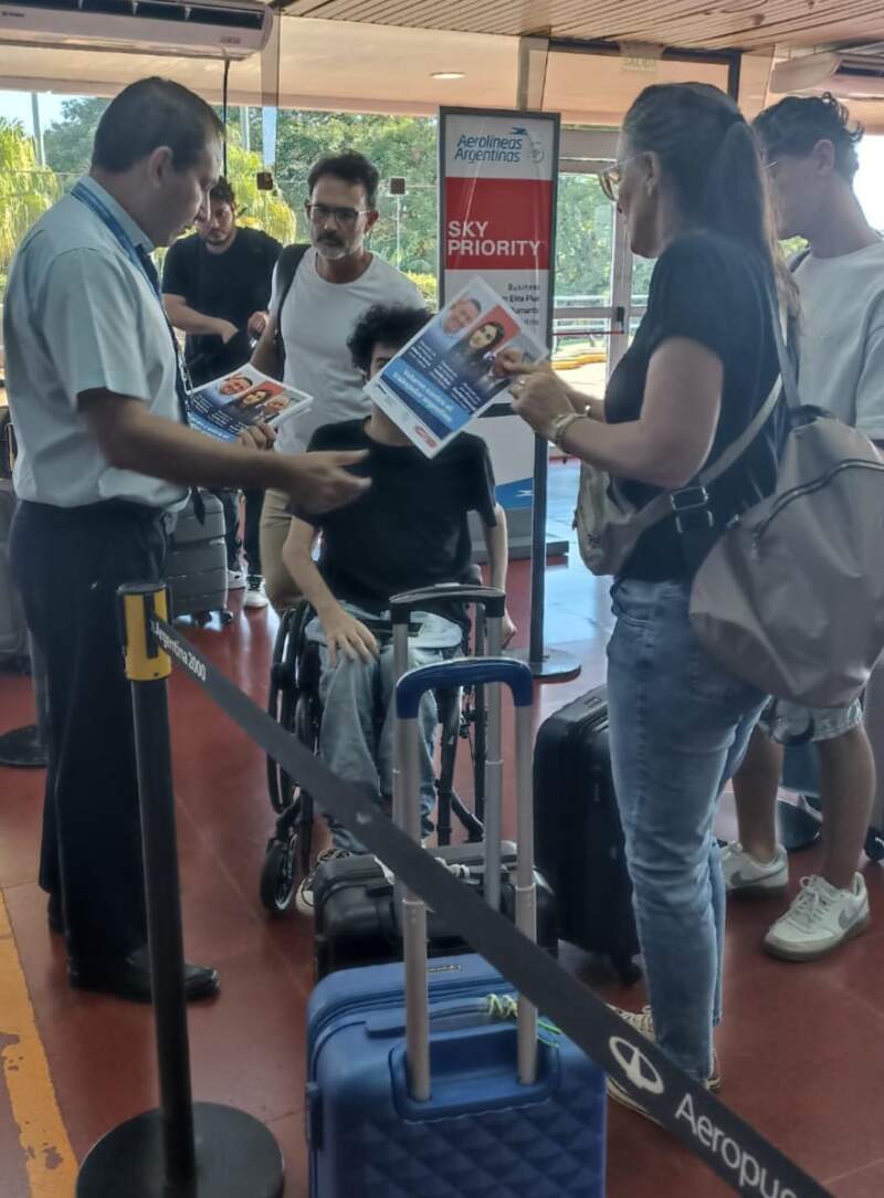Protesta en el aeropuerto de Posadas: trabajadores aeronáuticos de APA exigen frenar la Reforma Laboral 3 Protesta en el aeropuerto de Posadas: trabajadores aeronáuticos de APA exigen frenar la Reforma Laboral imagen-2