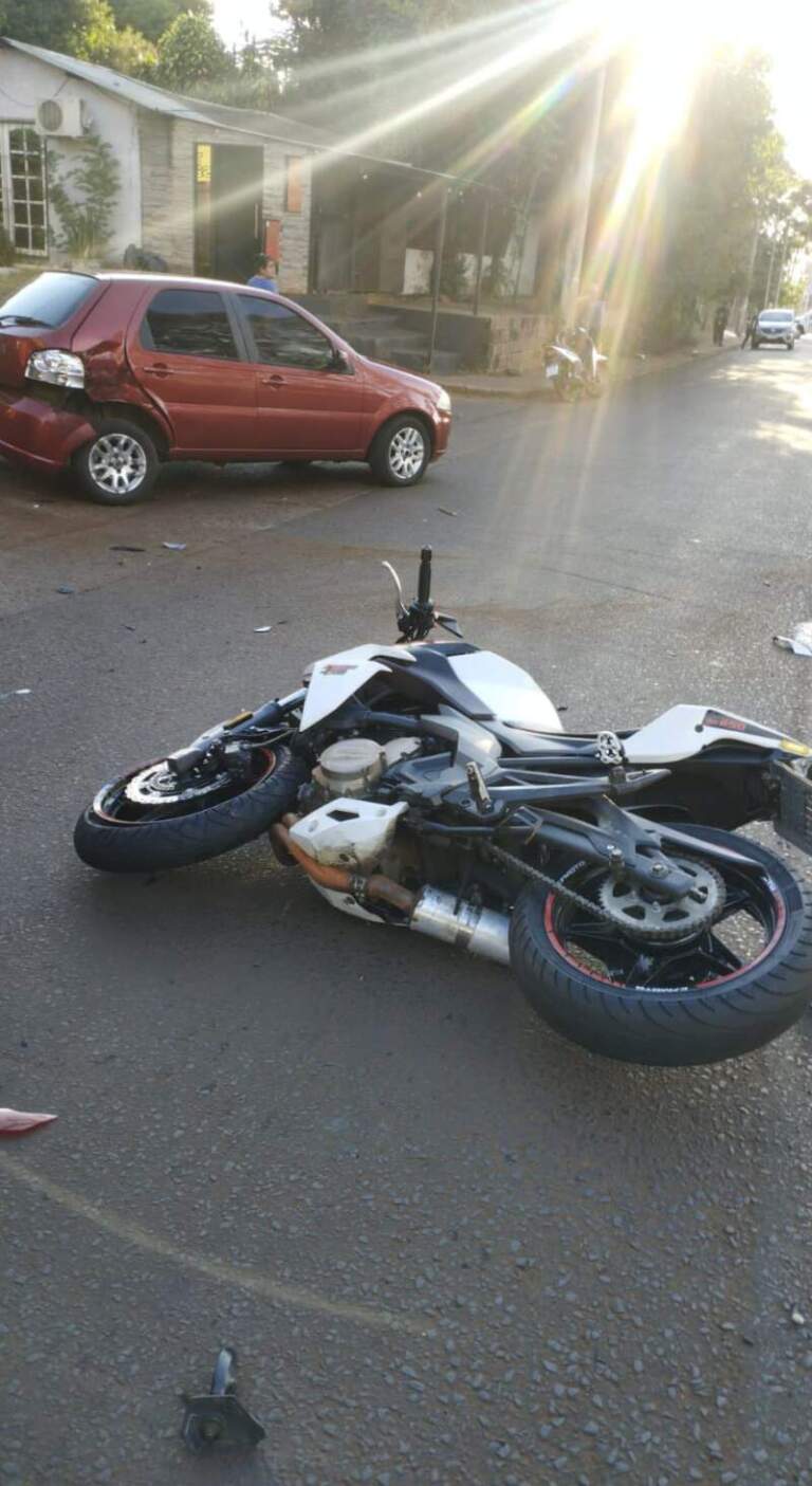 Motociclista resultó lesionado tras colisionar con un automóvil en Posadas imagen-24