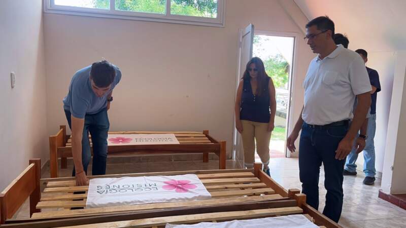Muebles hechos con madera decomisada: Ecología entregó mobiliario al Club Yabebirí tras un convenio con Deportes imagen-8
