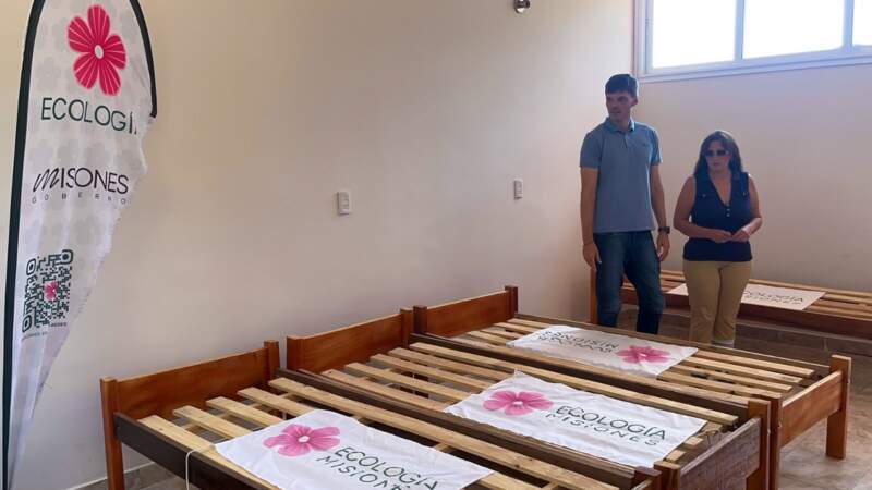 Muebles hechos con madera decomisada: Ecología entregó mobiliario al Club Yabebirí tras un convenio con Deportes imagen-6