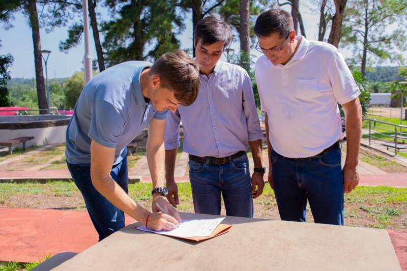 Muebles hechos con madera decomisada: Ecología entregó mobiliario al Club Yabebirí tras un convenio con Deportes imagen-8