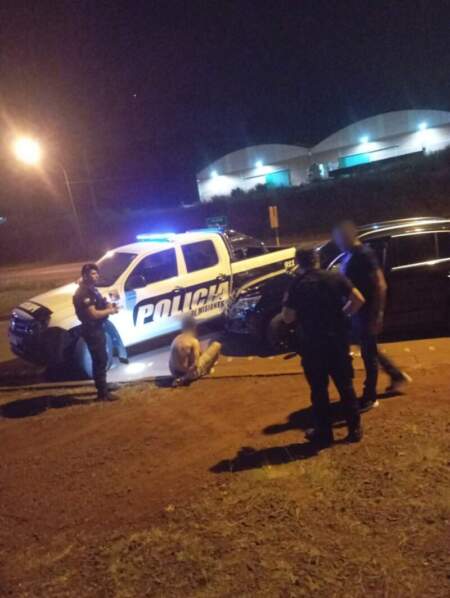 Amenazó a una mujer, escapó en su vehículo y fue detenido luego de chocar un patrullero imagen-7