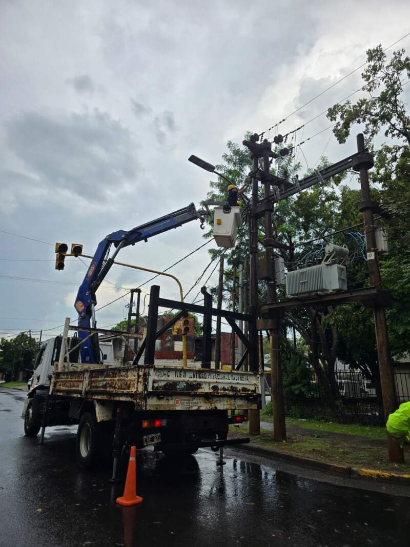 Operativo de emergencia en marcha para superar daños en la infraestructura eléctrica imagen-8