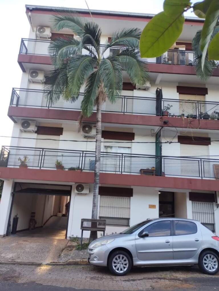 Un hombre fue hallado sin vida tras caer de un tercer piso y su primo fue detenido en la investigación imagen-20