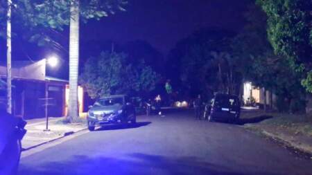 Motociclista resultó lesionado tras engancharse con un cable y despistar en Posadas imagen-14