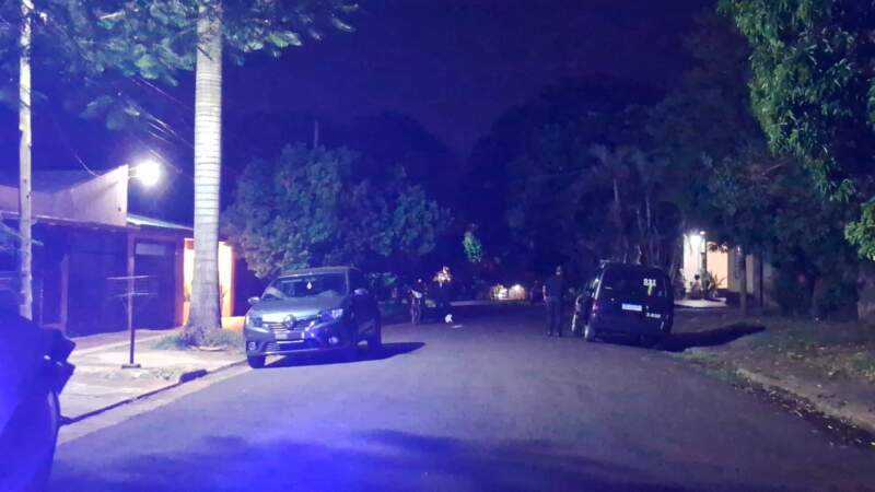 Motociclista resultó lesionado tras engancharse con un cable y despistar en Posadas imagen-11