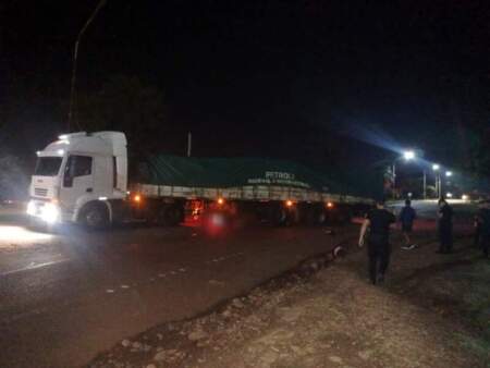 Siniestro fatal entre un camión y una motocicleta en Leandro N. Alem Siniestro fatal entre un camión y una motocicleta en Leandro N. Alem imagen-4