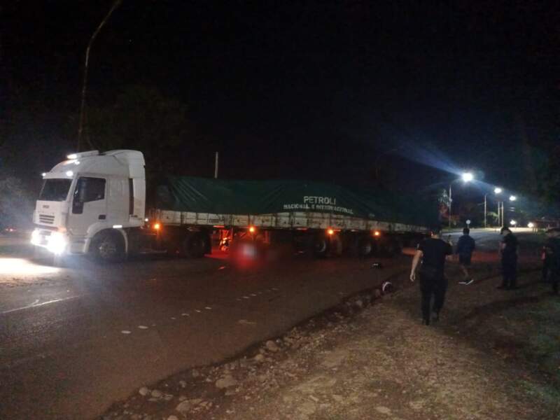 Siniestro fatal entre un camión y una motocicleta en Leandro N. Alem imagen-10