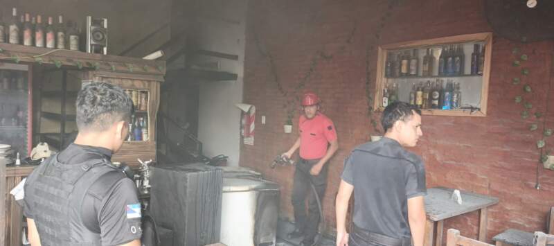 Principio de incendio fue controlado en un local gastronómico de Posadas imagen-2
