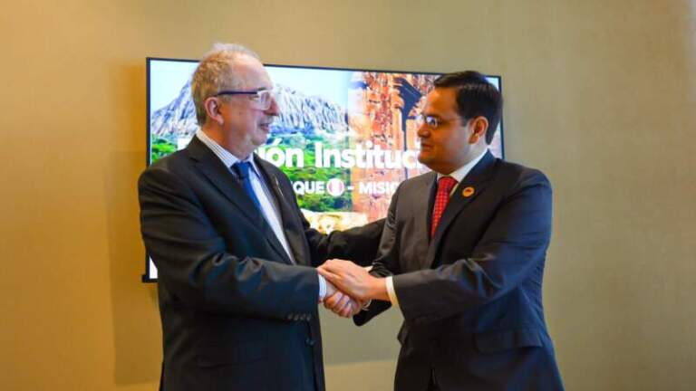 En Perú, Passalacqua se reunió con el Gobernador de la Región de Lambayeque para impulsar una ruta de turismo religioso internacional imagen-19