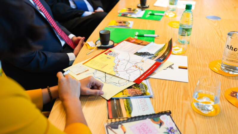 En Perú, Passalacqua se reunió con el Gobernador de la Región de Lambayeque para impulsar una ruta de turismo religioso internacional imagen-16