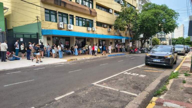 Cientos de universitarios tramitan el Boleto Educativo Misionero en Humanidades: “Representa un gasto menos” imagen-37