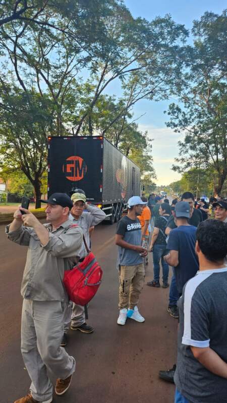 Corrientes: obreros de la forestal Tapebicuá seguirán protestas sobre la Ruta 14 imagen-9