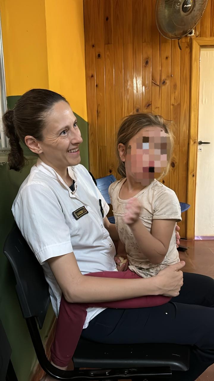 Tras casi dos horas de intensa búsqueda, la Policía halló a una niña de 5 años que se había perdido en 25 de Mayo imagen-1