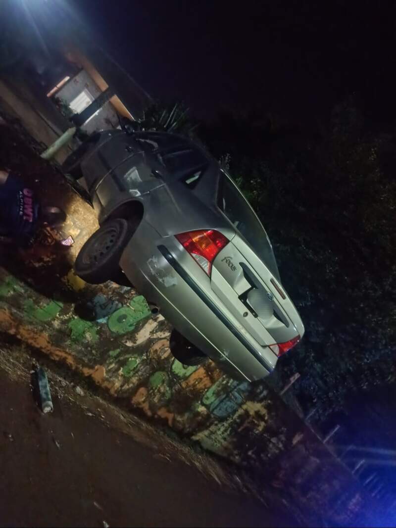 Un auto quedó varado en un barranco tras sufrir una falla mecánica en Posadas imagen-52